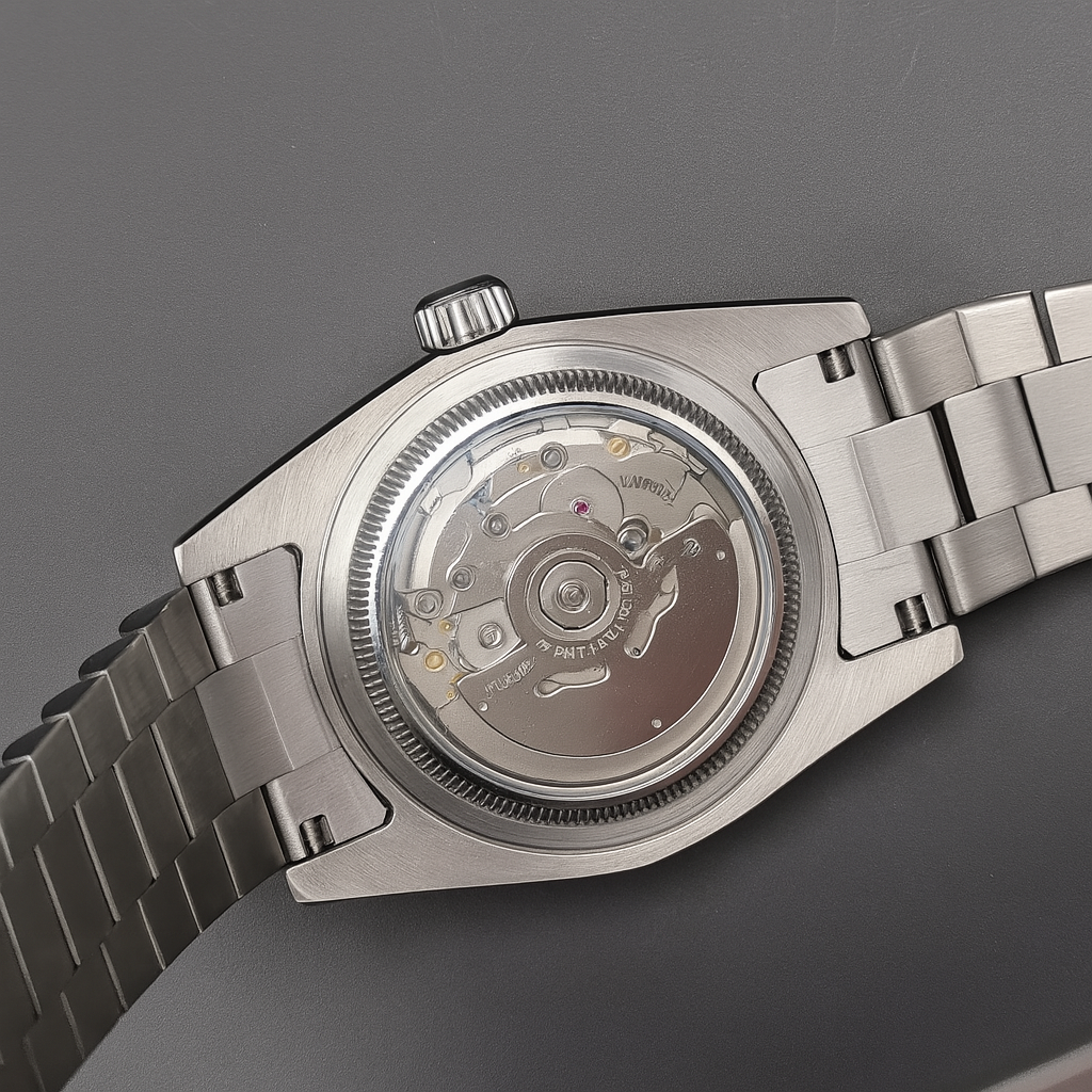 Modern Steel – Armband-Detail mit gebürsteter Oberfläche