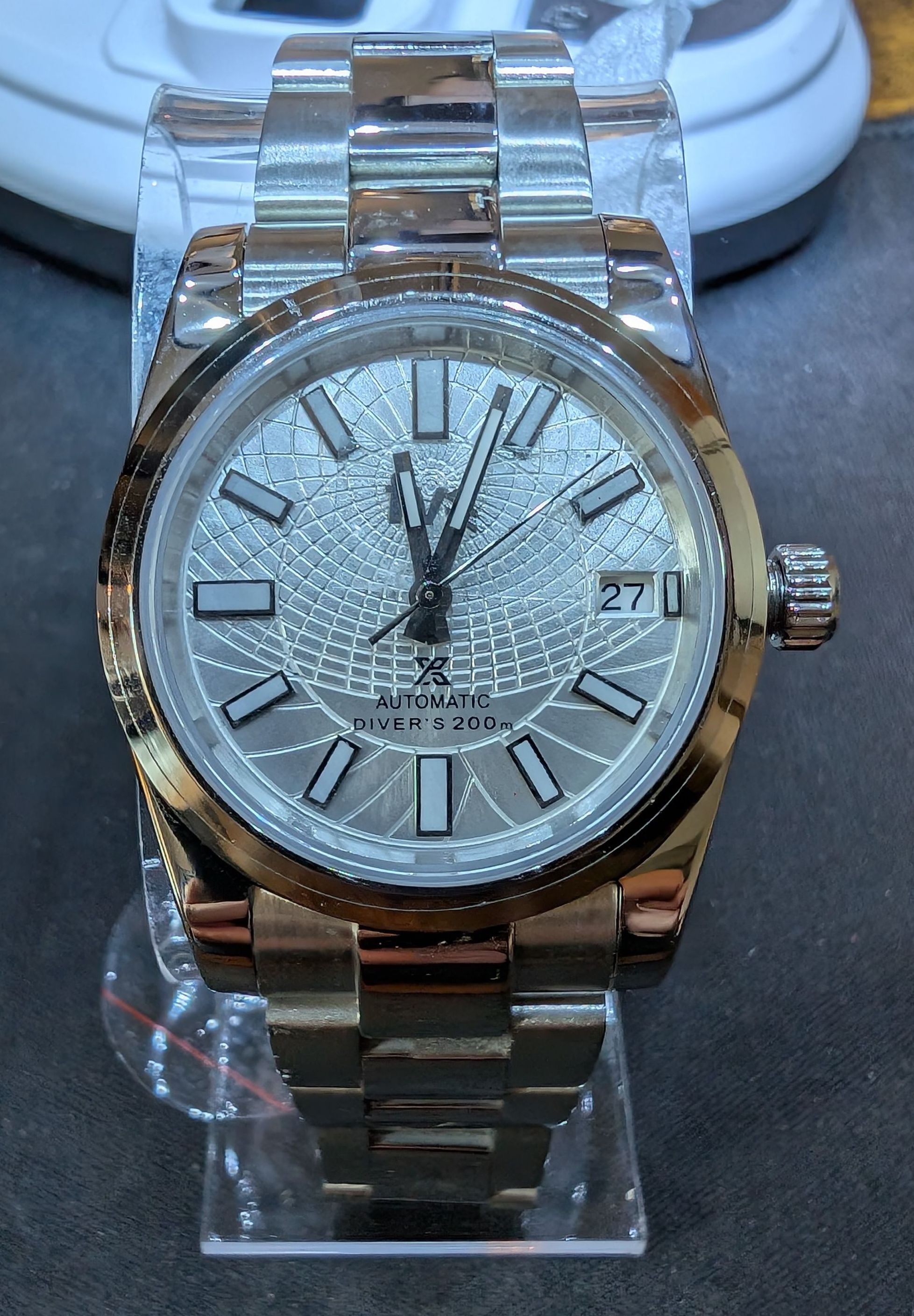Steel Motion – Seitliche Ansicht, harmonische 39mm Silhouette
