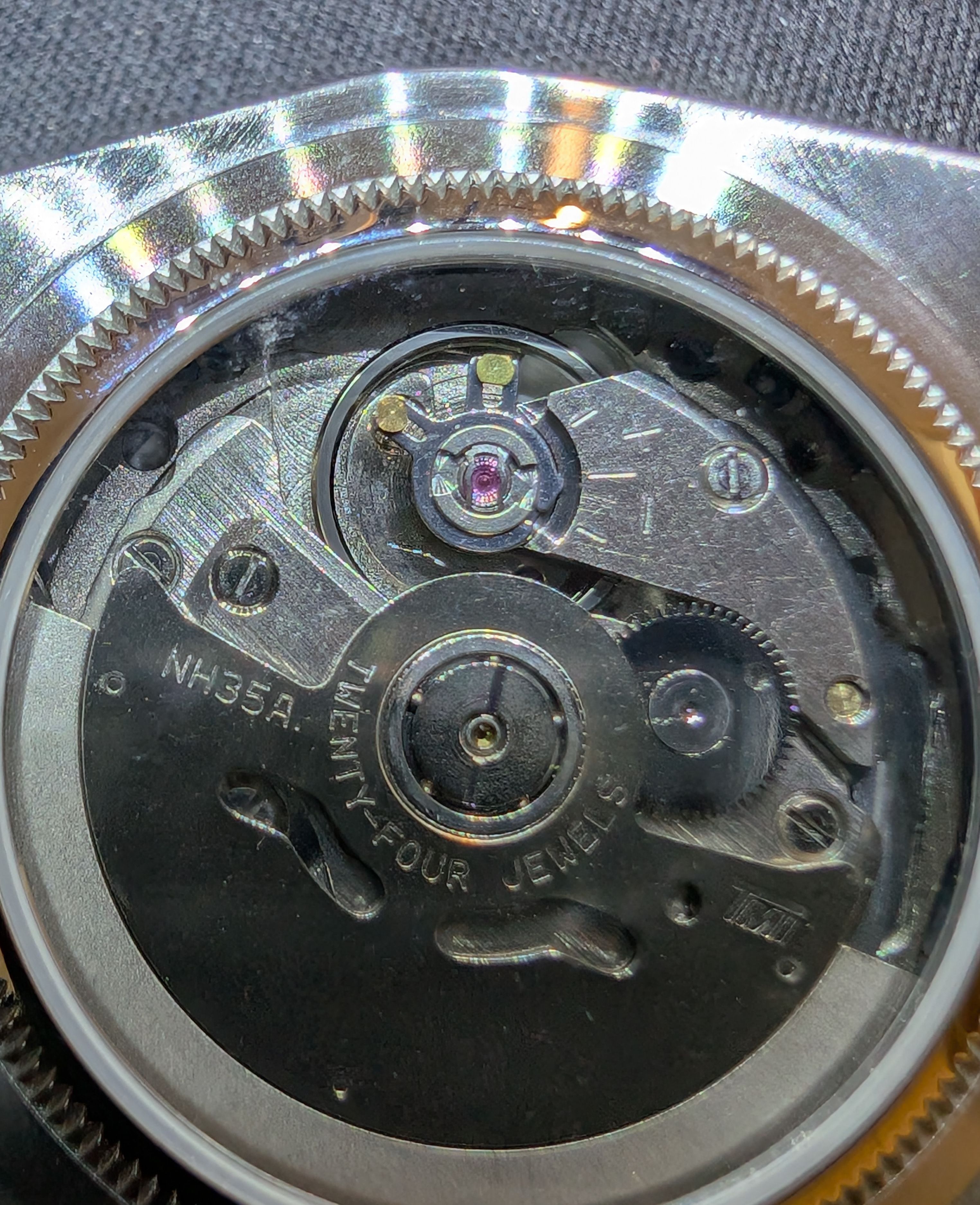 Steel Motion – Armband-Detail mit polierter Oberfläche